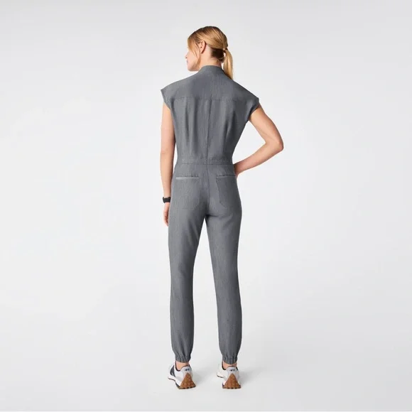 FIGS Rafaela Cargo FIONx ScrubJumpsuit In Graphite Women’s Scrubs Size XXS - Picture 2 of 16